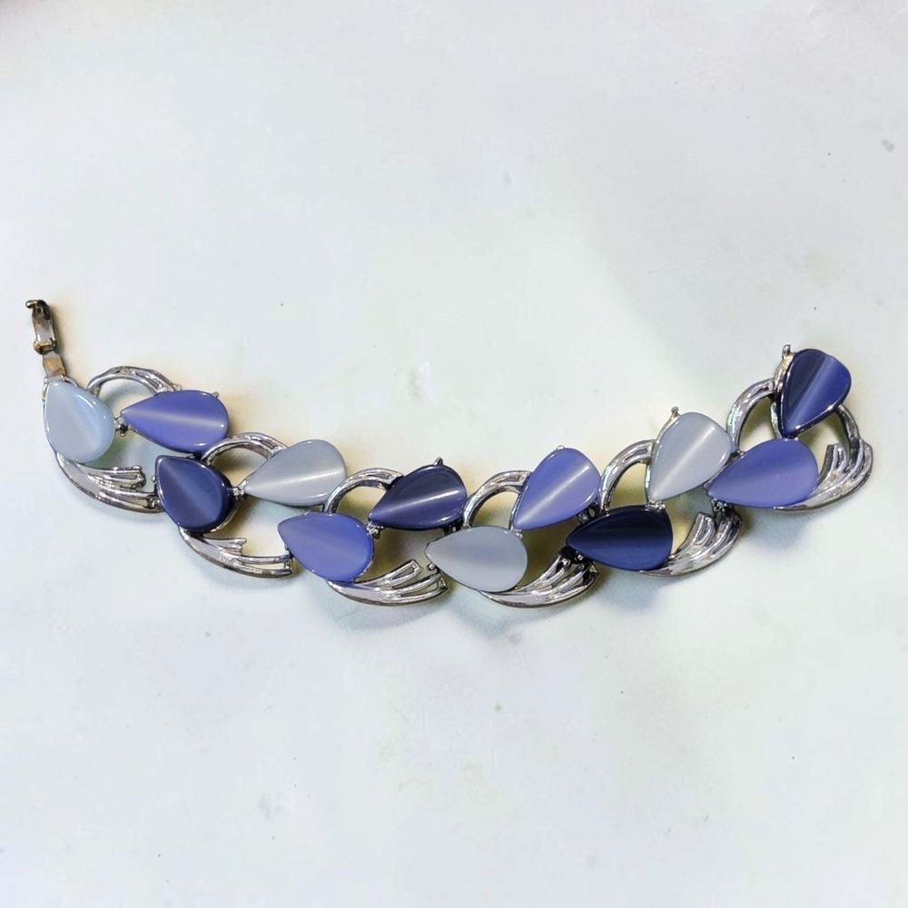 Vintage 1950s Blue Moonglow Lucite Statement Bracelet 7"